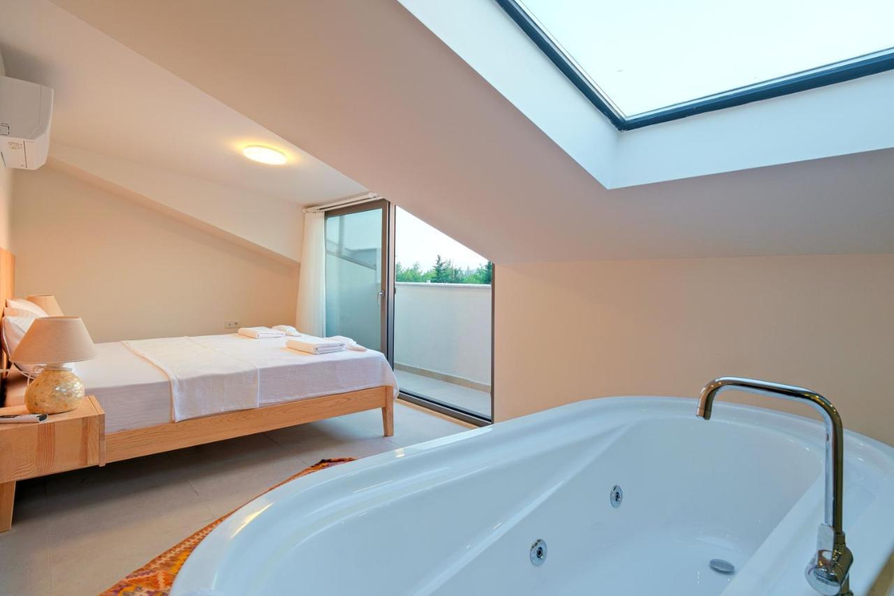 Villa Neo With 2 Private Pools, Bbq, Jacuzzi And Sauna فتحية المظهر الخارجي الصورة